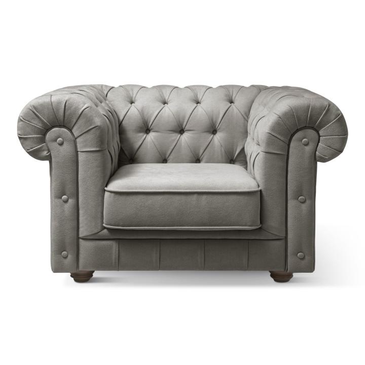 Sillón Chesterfield con capitoné real tapizado en tela