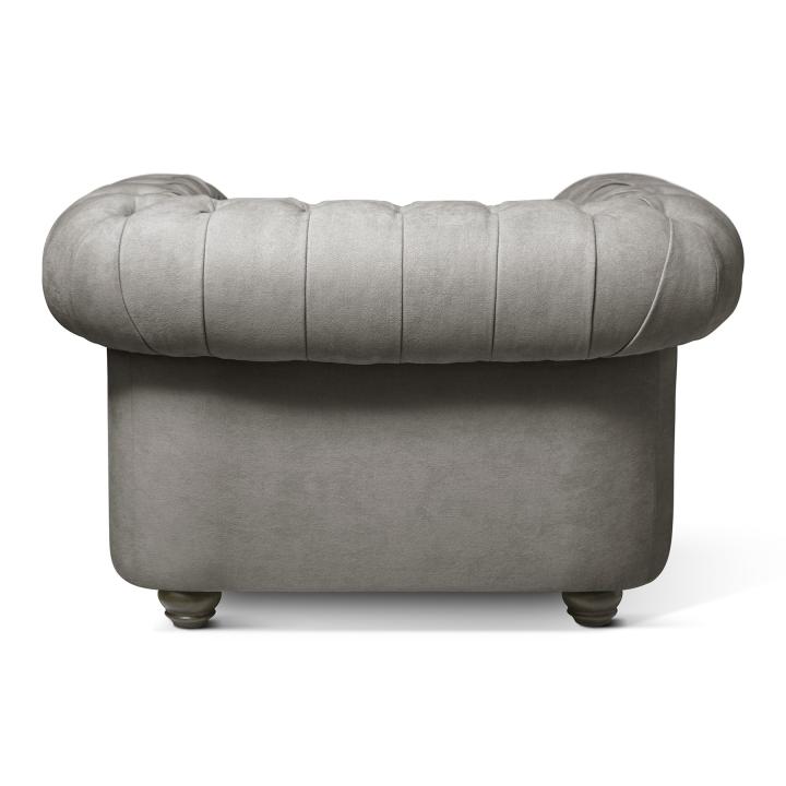 Sillón Chesterfield con capitoné real tapizado en tela