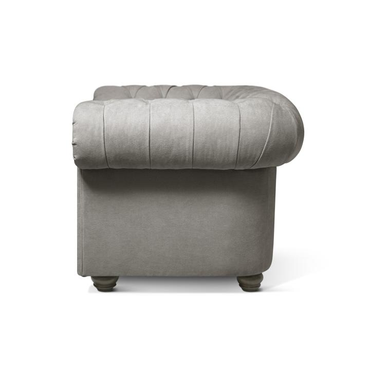 Sillón Chesterfield con capitoné real tapizado en tela