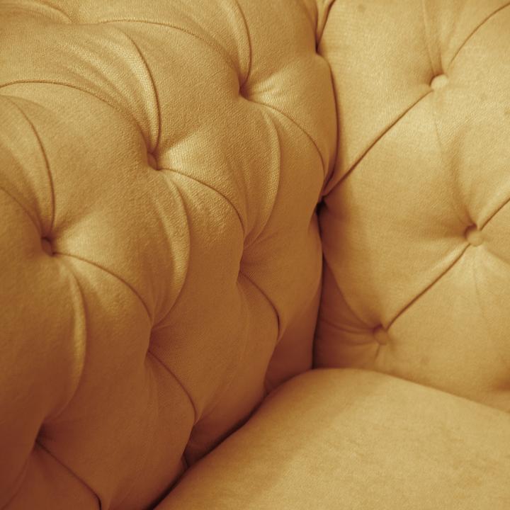 Sillón Chesterfield con capitoné real tapizado en tela