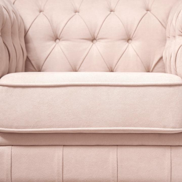 Sillón Chesterfield con capitoné real tapizado en tela