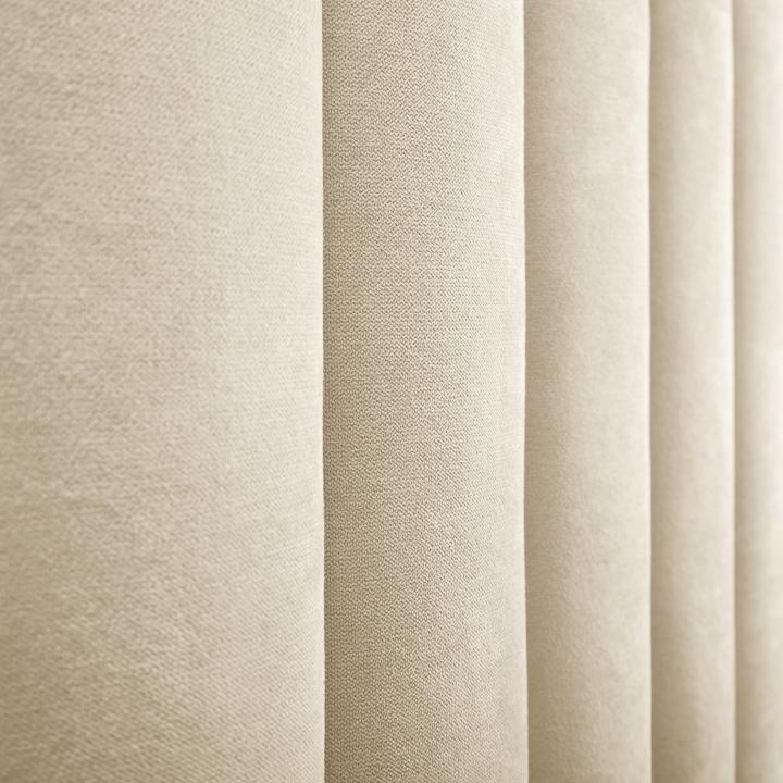 Cabecero de cama tapizado con patas MÓDENA